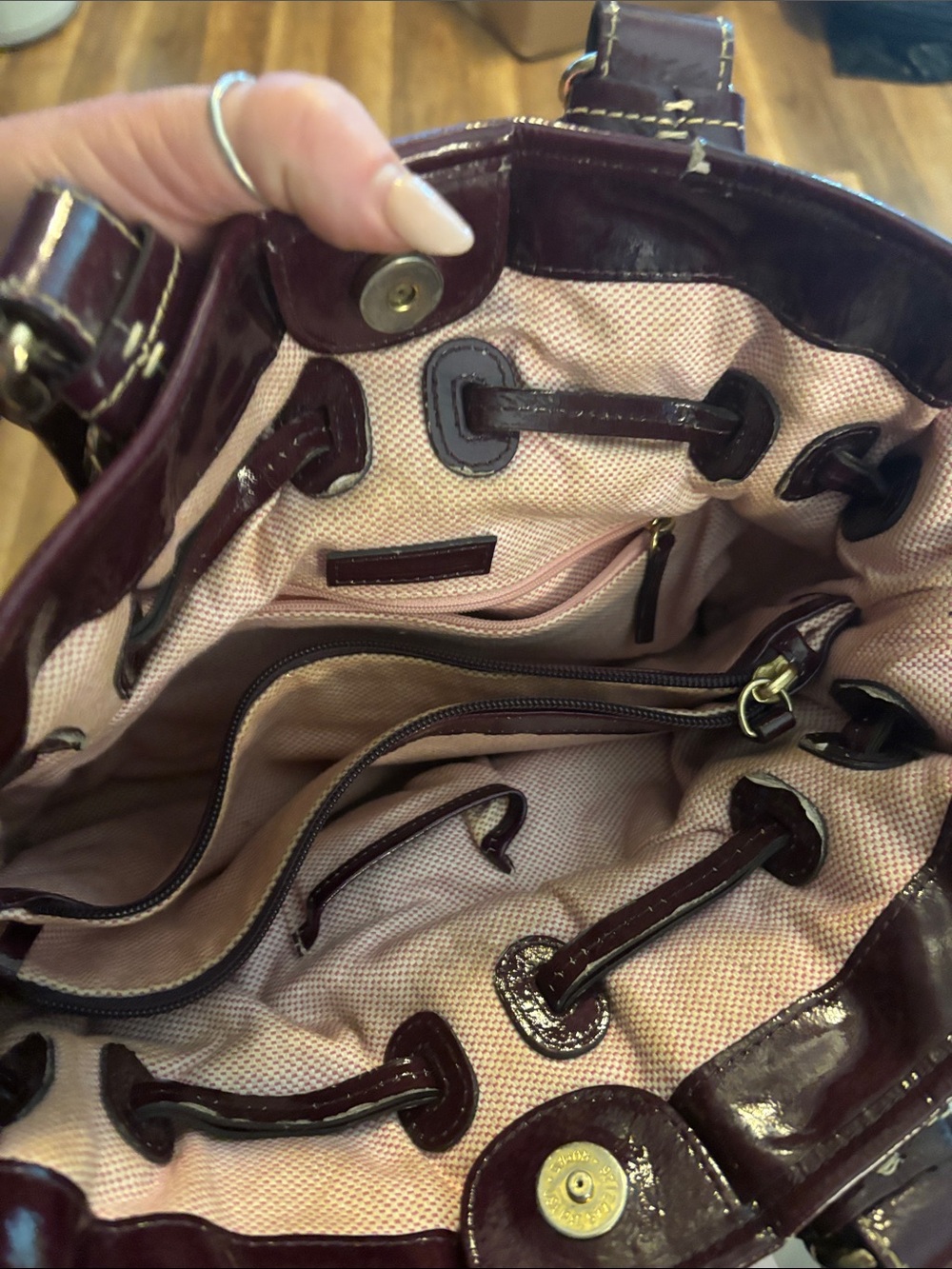 Dooney & Bourke Patent Shoulder Bag in Plum with matching wallet - Picture 2 of 5